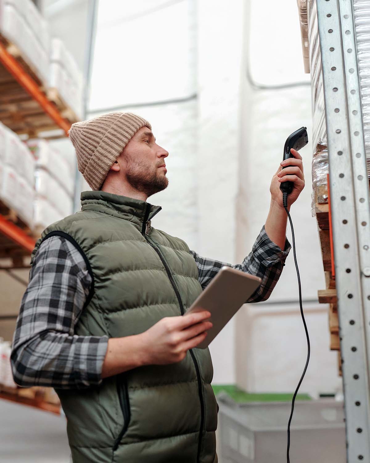 Consideriamo i servizi di logistica non solo come estensione delle attività di trasporto, ma soprattutto come impegno attivo nella ricerca, insieme al cliente, di innovazioni per un miglioramento delle performance e dei costi di gestione aziendale.