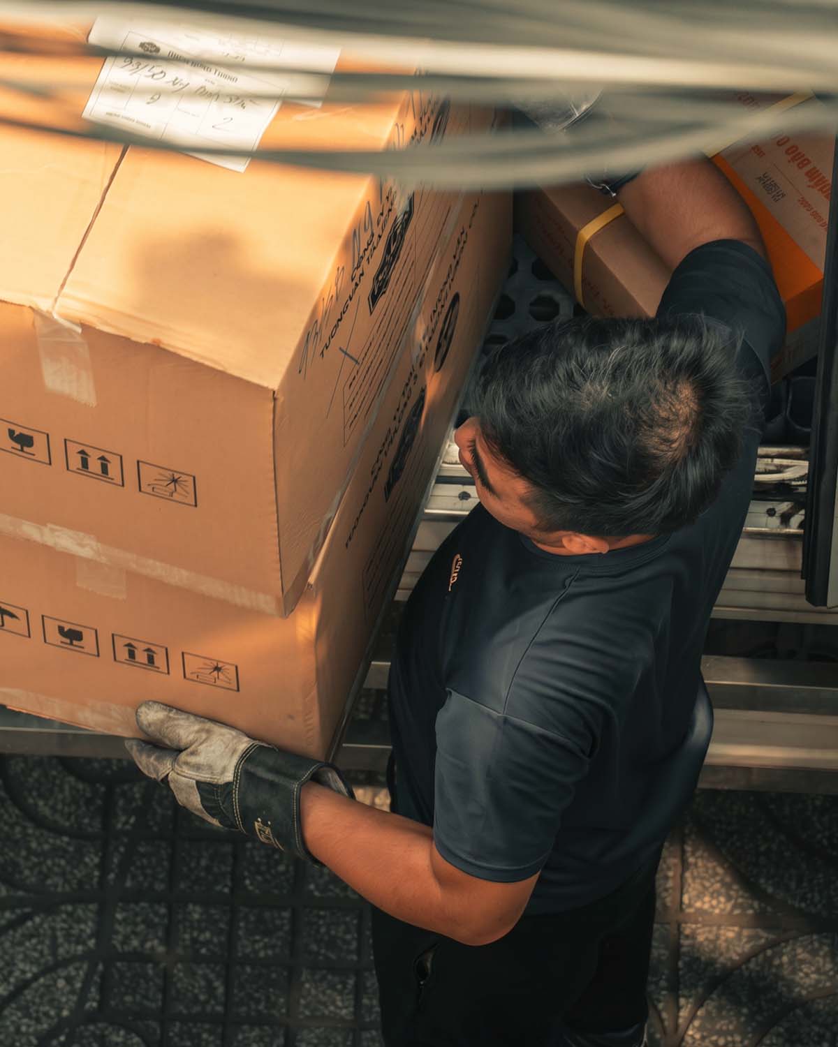 Esterna Servizi offre la sua esperienza nell'erogazione di servizi logistici e di facchinaggio. La nostra azienda gestisce magazzini, svolge servizi di movimentazione merci, preparazione dei colli e si occupa di tutti i processi a monte e a valle delle attività produttive.