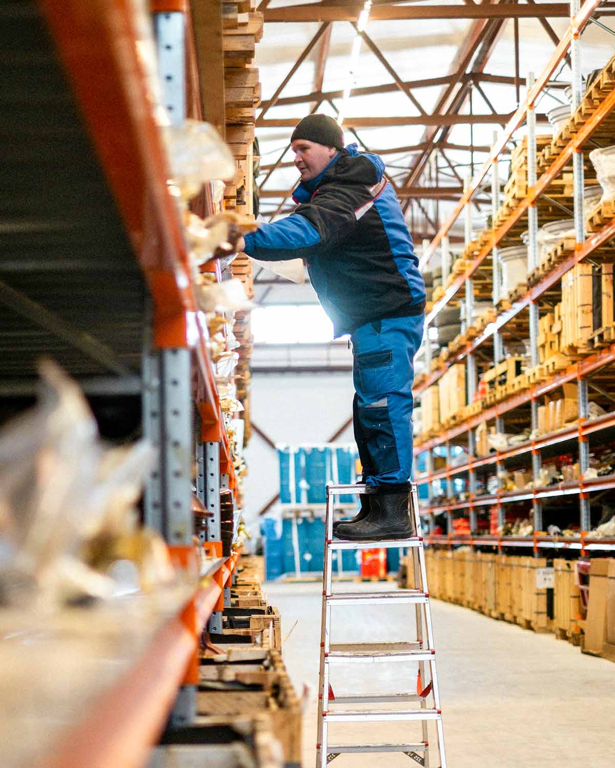 Esterna Servizi offre la sua esperienza nell'erogazione di servizi logistici. La società gestisce magazzini, svolge servizi di movimentazione merci, preparazione dei colli e si occupa di tutti i processi a monte e a valle delle attività produttive.